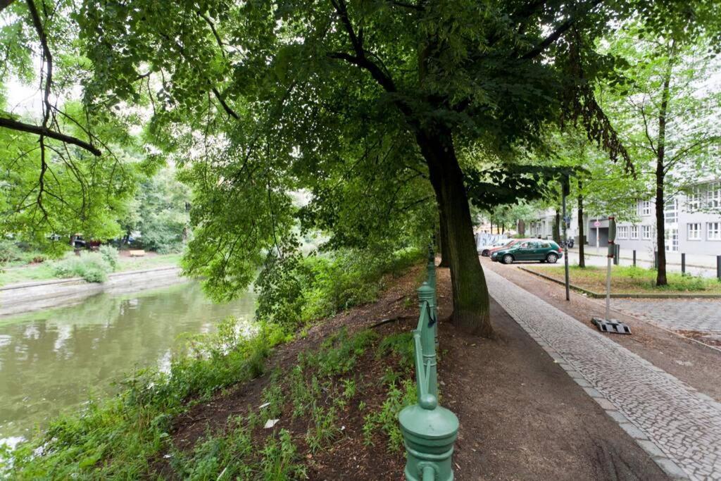 On The Landwehrkanal Apartment
